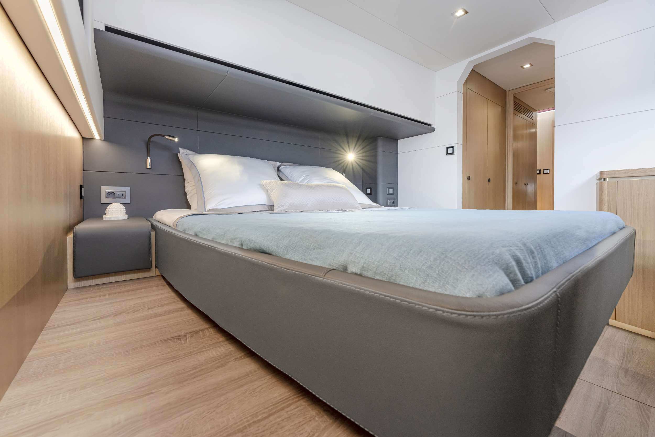 Guest cabin aboard Mymlan